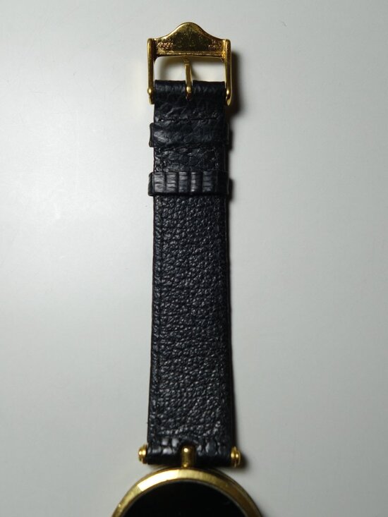 Vtg 1980’s Gucci Gold & Black Swiss Made Watch w/ Leather Gucci Strap, Untested main image 4